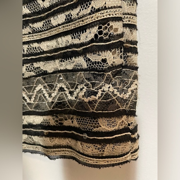 Nanette Lepore Belted Black Beige Lace Sheath Fitted Dress Size 6 Cocktail - Picture 12 of 12